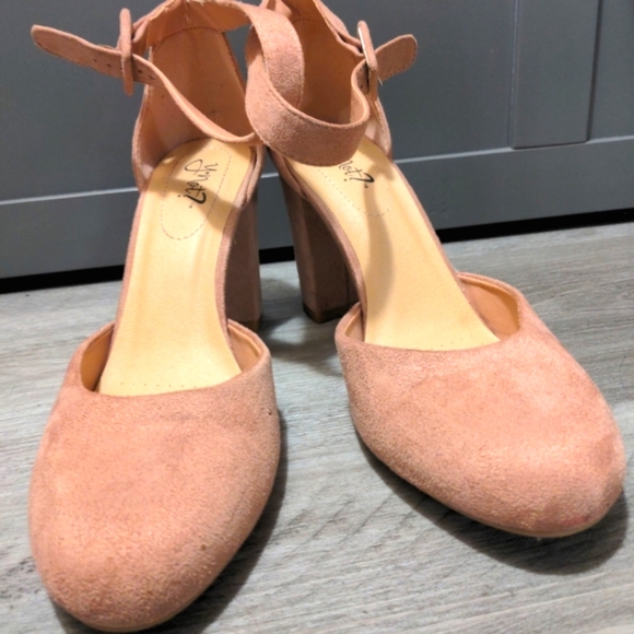 Women's 9.5 Faux Suede Rose Ankle Strap Block Heel Pumps - Picture 3 of 7